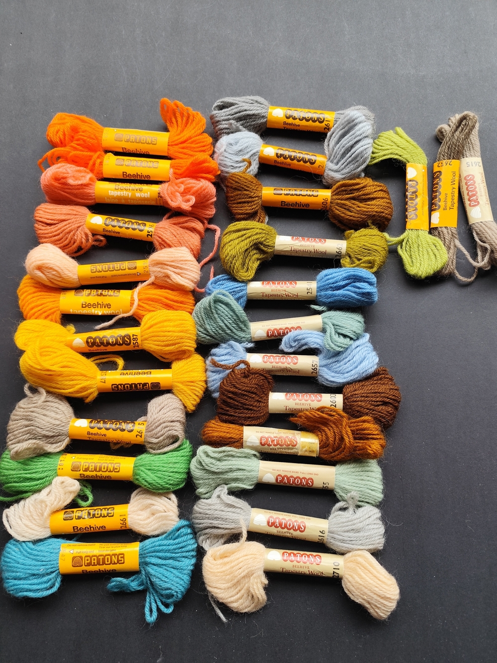 Patons Beehive TAPESTRY WOOL 24 Skeins